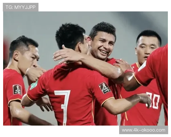 “小球迷场边举牌致敬凯恩,赛后获球衣回赠” “小球迷场边举牌致敬凯恩,赛后获球衣回赠”